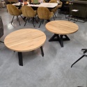 Stolik kawowy OAKLINE (Średnica 90 cm) – lity dąb 4 cm, skośne nogi czarne (Standard 4-Leg)