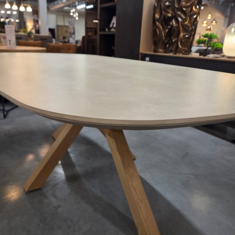 [na zamówienie] Stół do jadalni Himalaya 240 x 120 cm – owalny blat ceramiczny, dębowa podstawa (Henders & Hazel)