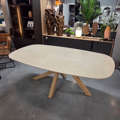 [na zamówienie] Stół do jadalni Himalaya 240 x 120 cm – owalny blat ceramiczny, dębowa podstawa (Henders & Hazel)