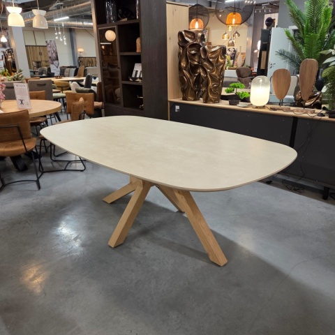 [na zamówienie] Stół do jadalni Himalaya 210 x 120 cm – owalny blat ceramiczny, dębowa podstawa (Henders & Hazel)