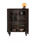 [od ręki] Komoda wysoka / Highboard 125 cm HENDERS & HAZEL RAVELLO - fornir dębowy, kolor Basalt, zintegrowane lamele