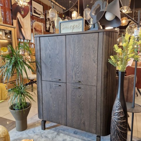 [od ręki] Komoda wysoka / Highboard 125 cm HENDERS & HAZEL RAVELLO - fornir dębowy, kolor Basalt, zintegrowane lamele