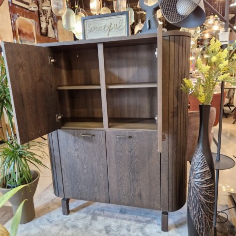 [od ręki] Komoda wysoka / Highboard 125 cm HENDERS & HAZEL RAVELLO - fornir dębowy, kolor Basalt, zintegrowane lamele