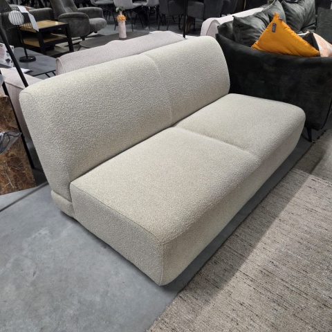 [od ręki] Sofa dwuosobowa XOOON MERANO (165 cm) – obła konstrukcja, tkanina bouclé Luton Cream