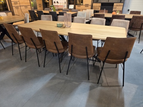 [od ręki] Stół dębowy owalny HENDERS & HAZEL HOME 250 × 110 cm – lity dąb, metalowa noga pająk