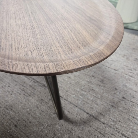 [defekt] Stolik kawowy prostokątny BRIANZA 130 × 65 cm Xooon – fornir orzechowy, metalowy stelaż Steelbrown