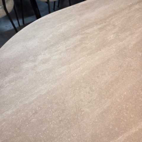 [defekt] Owalny Stół BRIANTO 210 x 100 cm - Blat z Ceramiki na MDF (Optyka Trawertynu) - Metalowa Noga Kolumnowa Crème