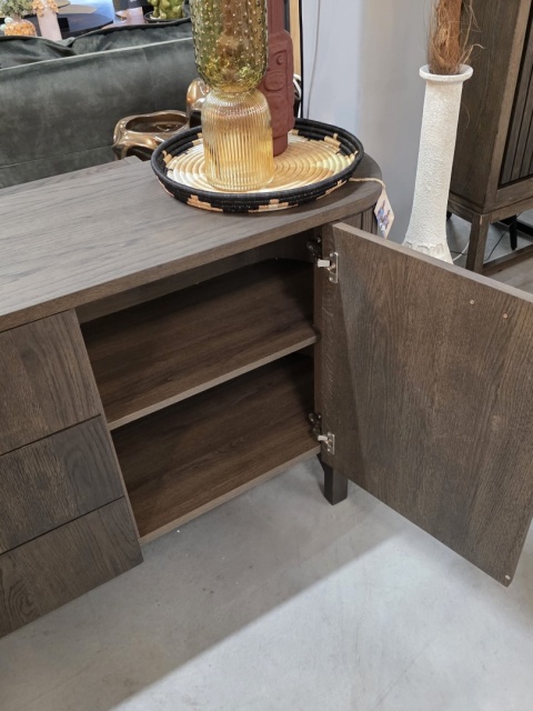 [od ręki] Komoda / Sideboard RAVELLO 220 cm - Fornir Dębowy w Kolorze Bazaltowym, Matowy Lakier Platynowy, Soft-Closing