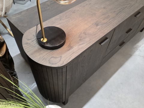 [od ręki] Komoda / Sideboard RAVELLO 220 cm - Fornir Dębowy w Kolorze Bazaltowym, Matowy Lakier Platynowy, Soft-Closing